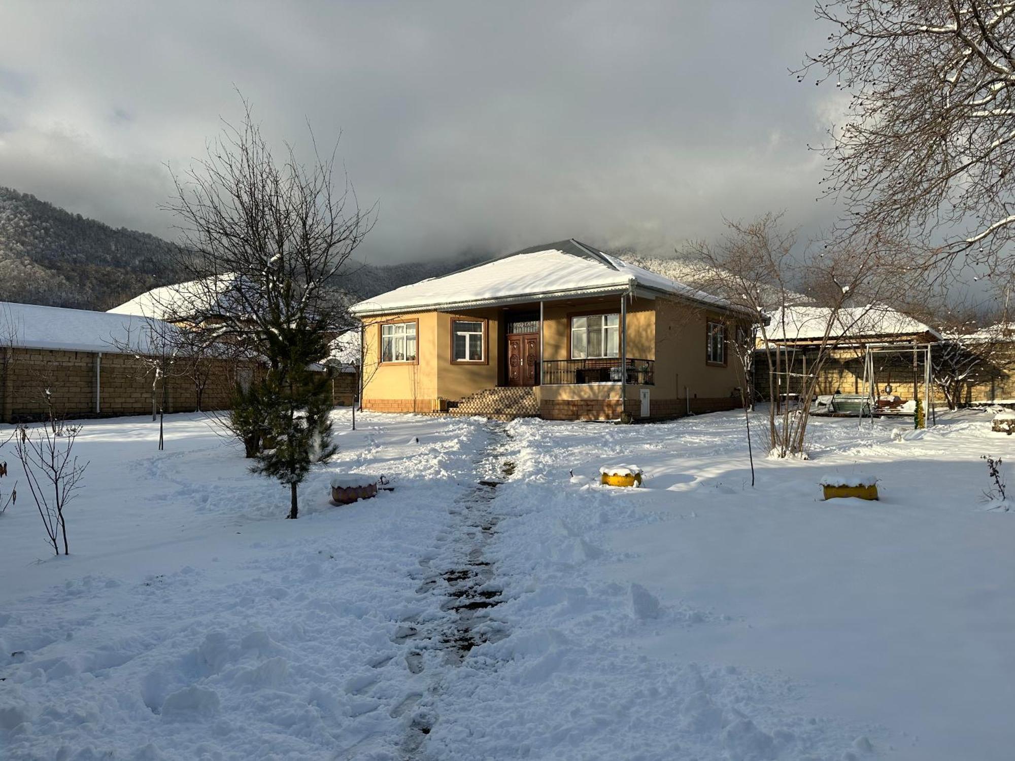 Villa In Qabala Exteriör bild